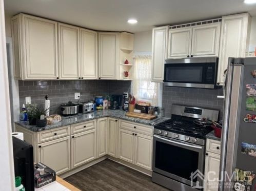 210 Washington Ave, Edison, NJ 08817-2958