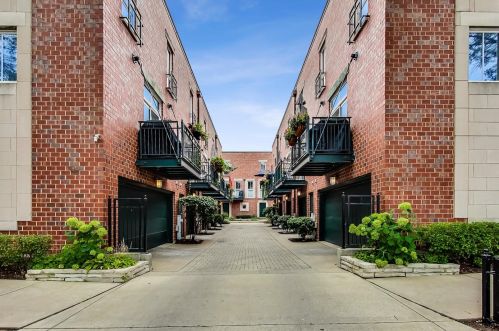1125 Newport Ave, Chicago IL  60657-1512 exterior
