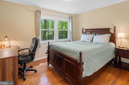 1063 Stuart Rd, Princeton NJ  08540-1219 exterior