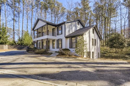 2044 Groveglen Ct, Atlanta, GA 30345-7611