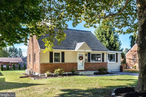 1734 Argyle Dr, York, PA 17406-1801