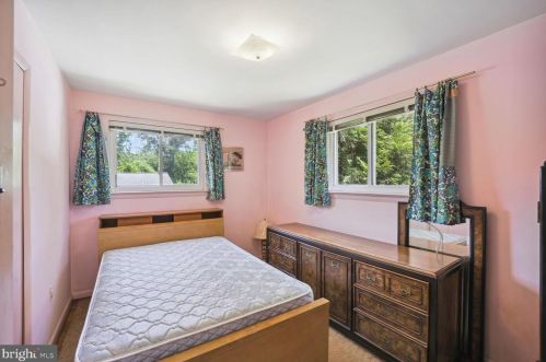 811 Malibu Dr, Silver Spring MD 20901-3648 exterior