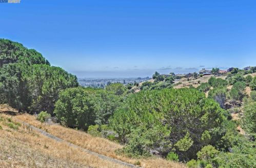 5900 Charter Oaks Dr, Hayward CA  94552-1678 exterior