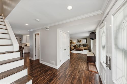 2440 Evergreen Ave, Arlington Hts, IL 60004-2521