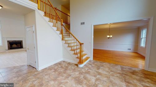 1 Lauren Ln, Trenton, NJ 08620-9536