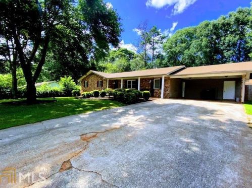 150 Pine Ridge Dr, Carrollton, GA 30117-8745
