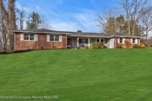 2 Navaho Way, Middletown, NJ 07748-3746
