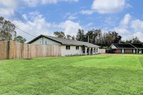 707 Shirleen Dr, Taylor Lake Village TX  77586-5433 exterior