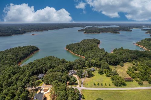 1518 Yacht Club Rd, Hartwell, GA 30643-3542