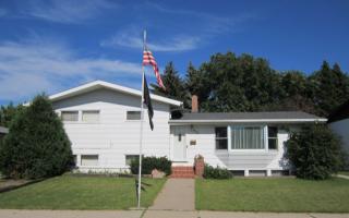 910 9th Ave, Jamestown, ND 58401-6503