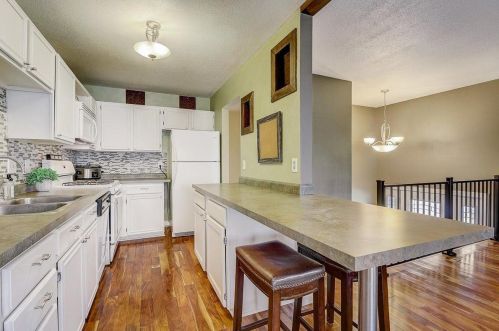 1681 Hickory Hill Dr, Saint Paul MN  55122-2527 exterior