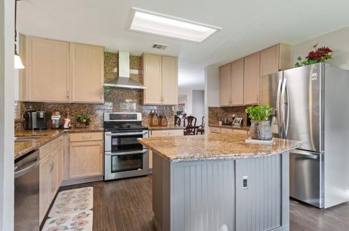 11200 Chatam Berry Ln, Austin TX  78748-3935 exterior
