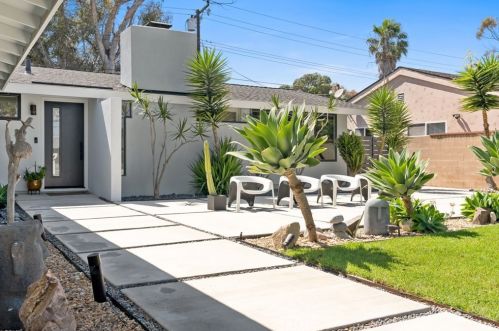 12391 Martha Ann Dr, Los Alamitos, CA 90720-4726