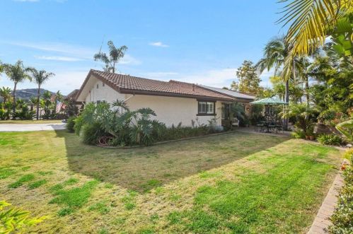 3433 Royal Rd, Vista CA  92084-6616 exterior