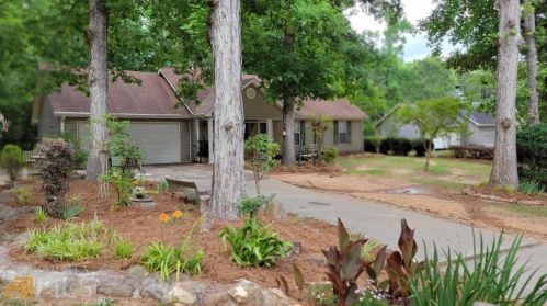 208 Stony Brook Cir, Jackson, GA 30233-4572