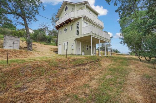 2595 Heney Ln, Valley Springs, CA 95252-9447