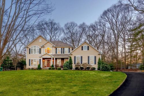 6 Cole Cir, Warwick, RI 02818-2445