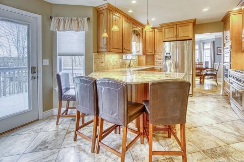 157 Dora Dr, Middletown, CT 06457-4173