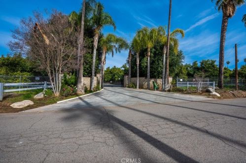 1413 Irving St, Riverside, CA 92504-5521