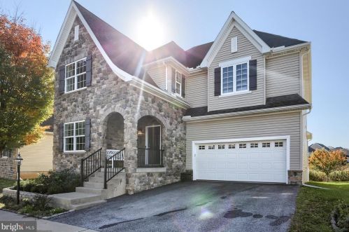 525 Brookshire Dr, Lancaster, PA 17601-5088