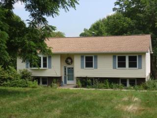 12 Countryside Rd, Columbia, NJ 07832-2414