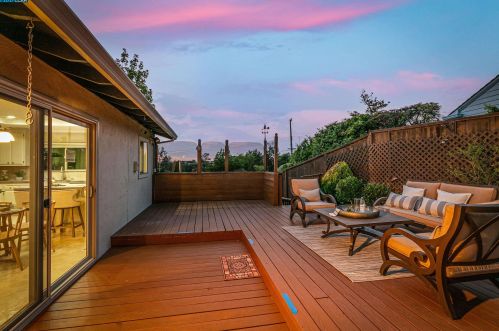20404 Beacon Hill Ct, Hayward, CA 94552-3701