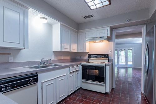 808 Clarissa Pl, Garland TX 75040-5943 exterior