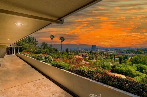 15630 High Knoll Rd, Van Nuys, CA 91436-3421