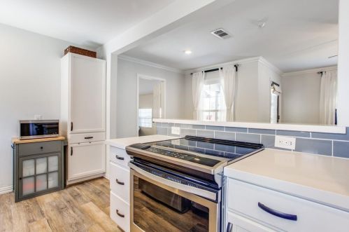 1642 Crst Rdg Dr, Dallas TX  75228-3030 exterior