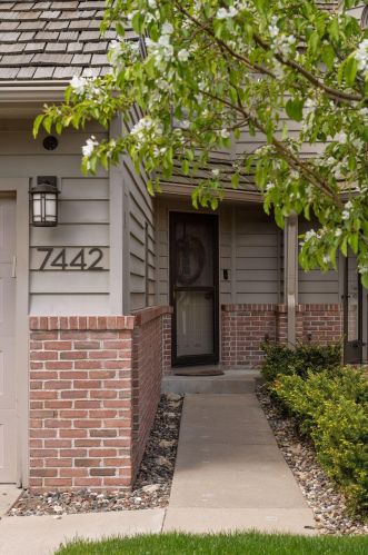 7442 Cahill Rd, Minneapolis, MN 55439-2727