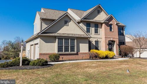 217 Wolgemuth Dr, Lancaster, PA 17602-6200