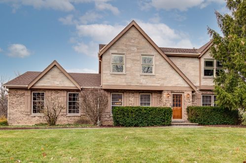 7 Middlebury Ln, Half Day, IL 60069-4027