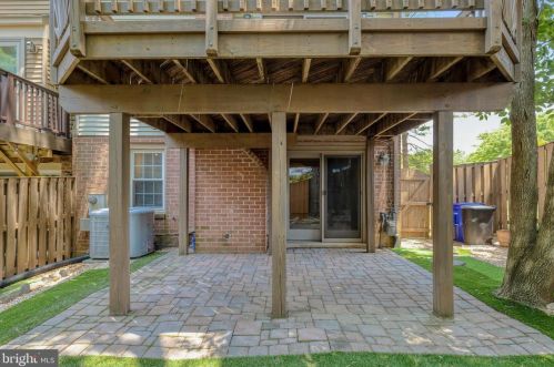 7218 Gentian Ct, Springfield VA  22152-3847 exterior