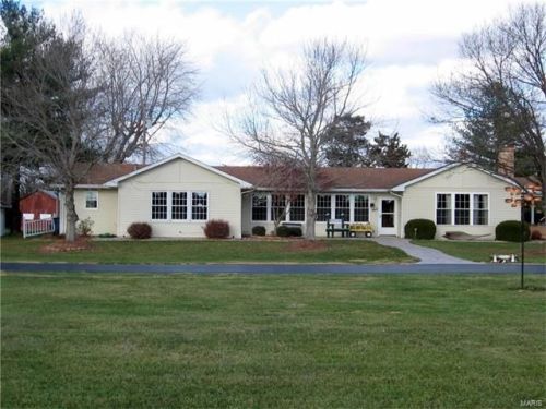 1150 Moreland Rd, Moro, IL 62067-1522