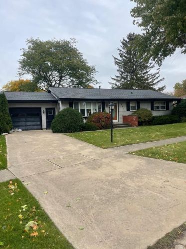 103 Roosevelt St, Alden, IL 60033-1641