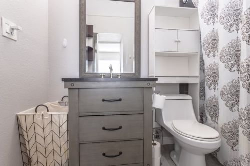 2418 Royal Ave, Simi Valley CA 93065-4759 exterior