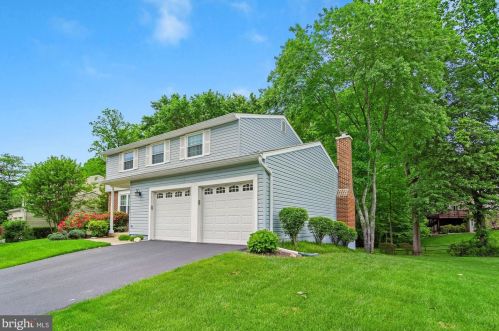 8082 Winding Way Ct, Springfield, VA 22153-2433