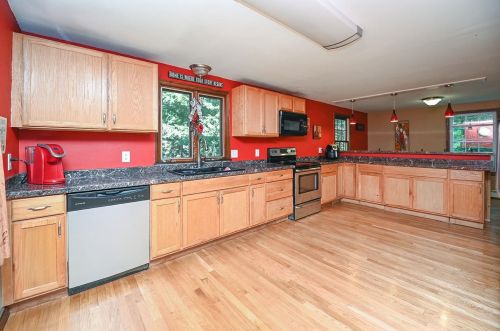 44 Louise Ln, Fremont, NH 03044-3001