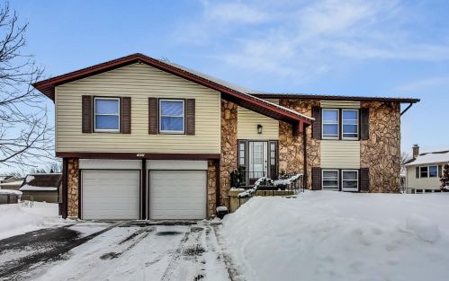 1837 Louisiana Dr, Elk Grove Vlg, IL 60007-2937