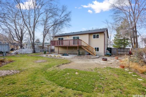 10007 Marble St, Sandy UT 84094-4027 exterior