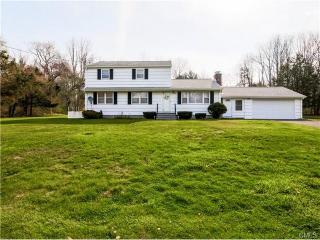 16 Woodlawn Ter, Huntington, CT 06484-5721