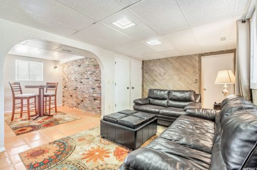 2460 Woodchuck Way, Sandy UT 84093-2770 exterior