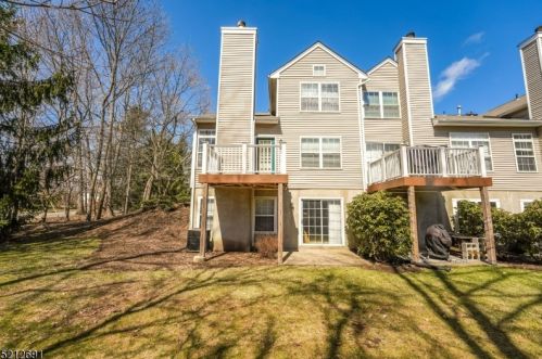 11 Sycamore Ln, Dover, NJ 07869-3704