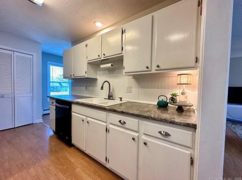 84 Mccormick Ln, Middletown CT  06457-2076 exterior