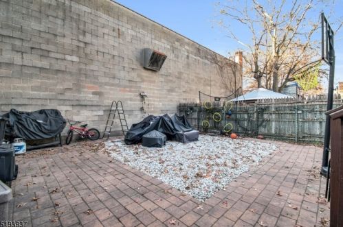 464 31st St, Paterson NJ 07504-2115 exterior