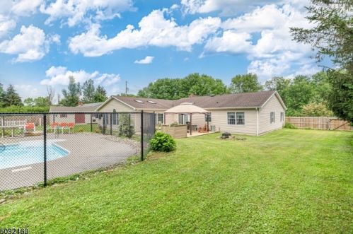 85 Mudtown Rd, Wantage, NJ 07461-3618