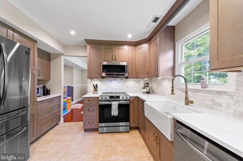 6 Oleander Dr, Mount Laurel NJ  08054-3601 exterior
