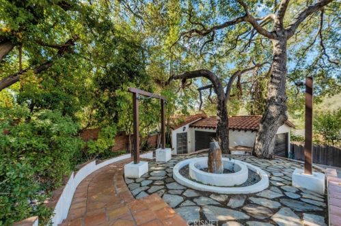 1664 Las Flores Dr, Glendale CA  91207-1200 exterior