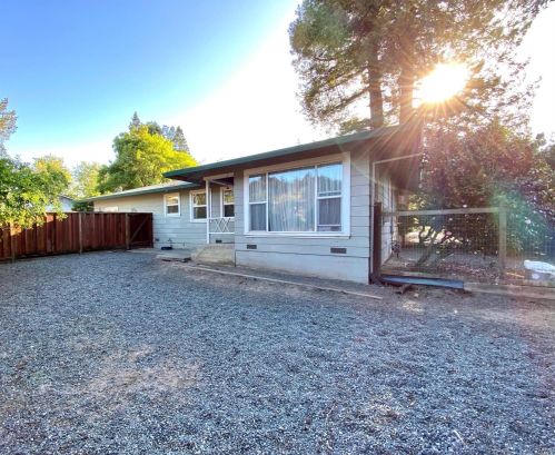 3996 Hessel Rd, Sebastopol, CA 95472-6054