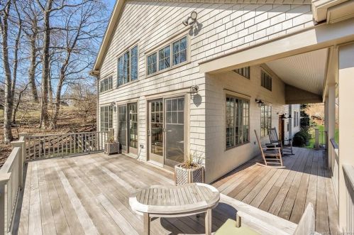 9 Dancing Bear Rd, Norwalk, CT 06853-1125